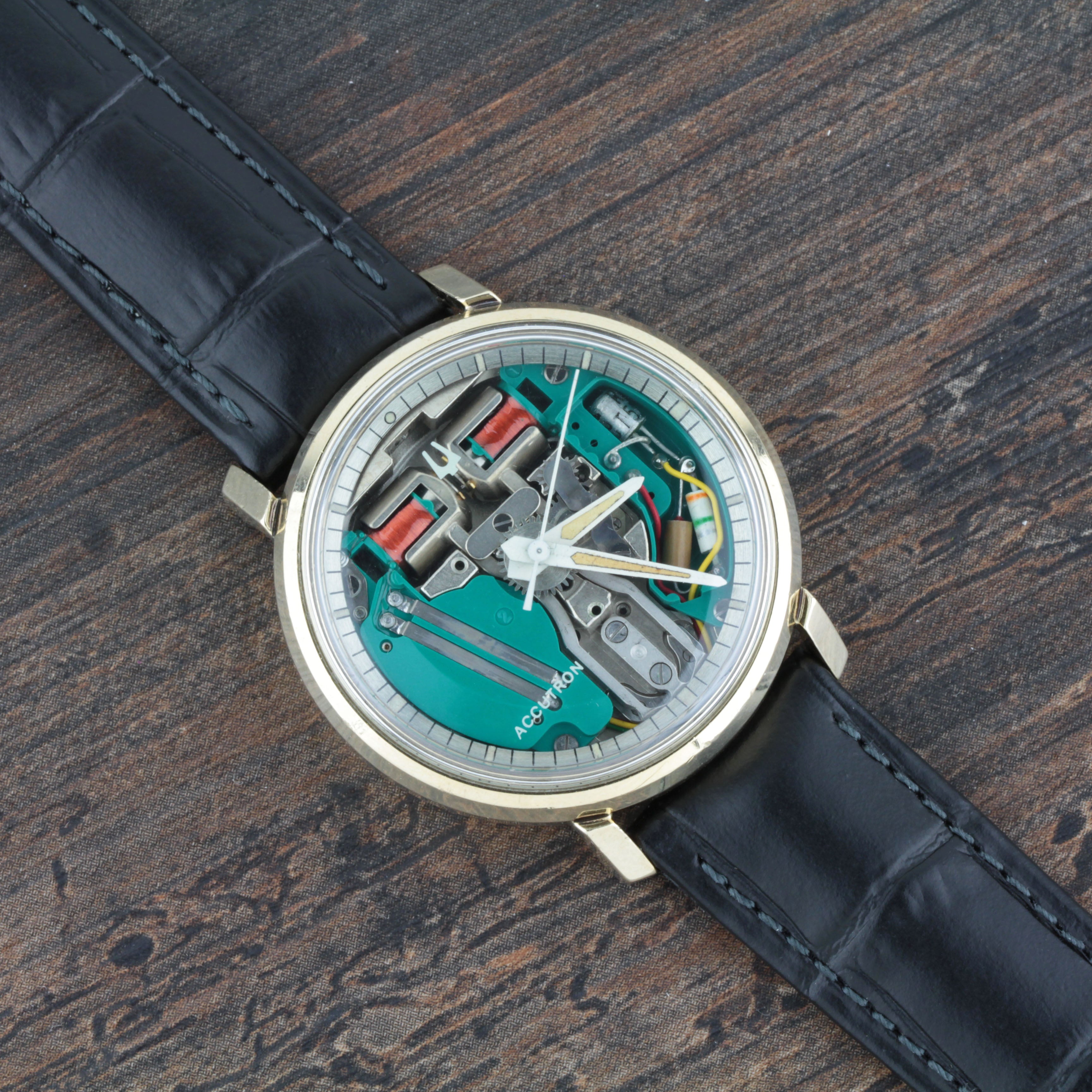 Accutron spaceview online 214